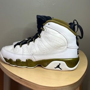 Nike air Jordan 9 Retro Statue GS Size 5.5